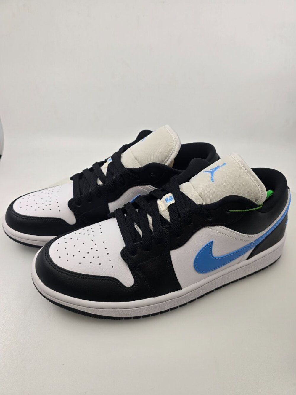 WOMAN'S AIR JORDAN 1 LOW DC0774 041 / SIZE 10